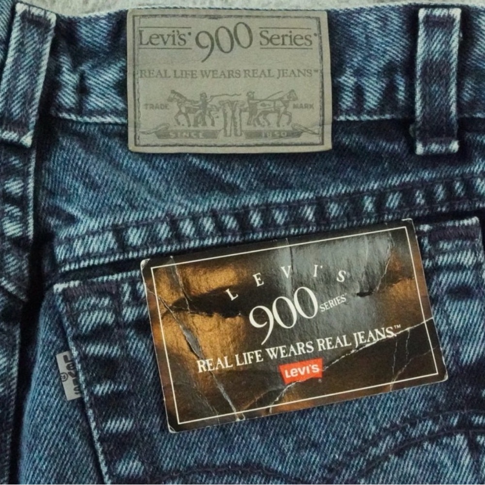 Vintage/Retired • Levi's 900 Series Blue Jeans